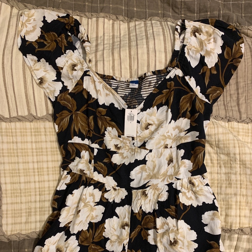 Old Navy Fit and Flare Floral Jumpsuit NWT Flutter Sleeve